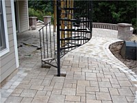 Multiple types of pavers in one patio